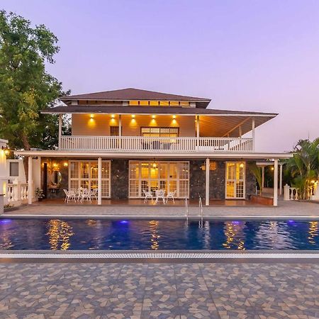 Stayvista'S Lake La Vie - Tranquil Lake-View Villa Amidst Farmland With Pool And Poolside Gazebo - Proximity To Sula Нашик Екстер'єр фото