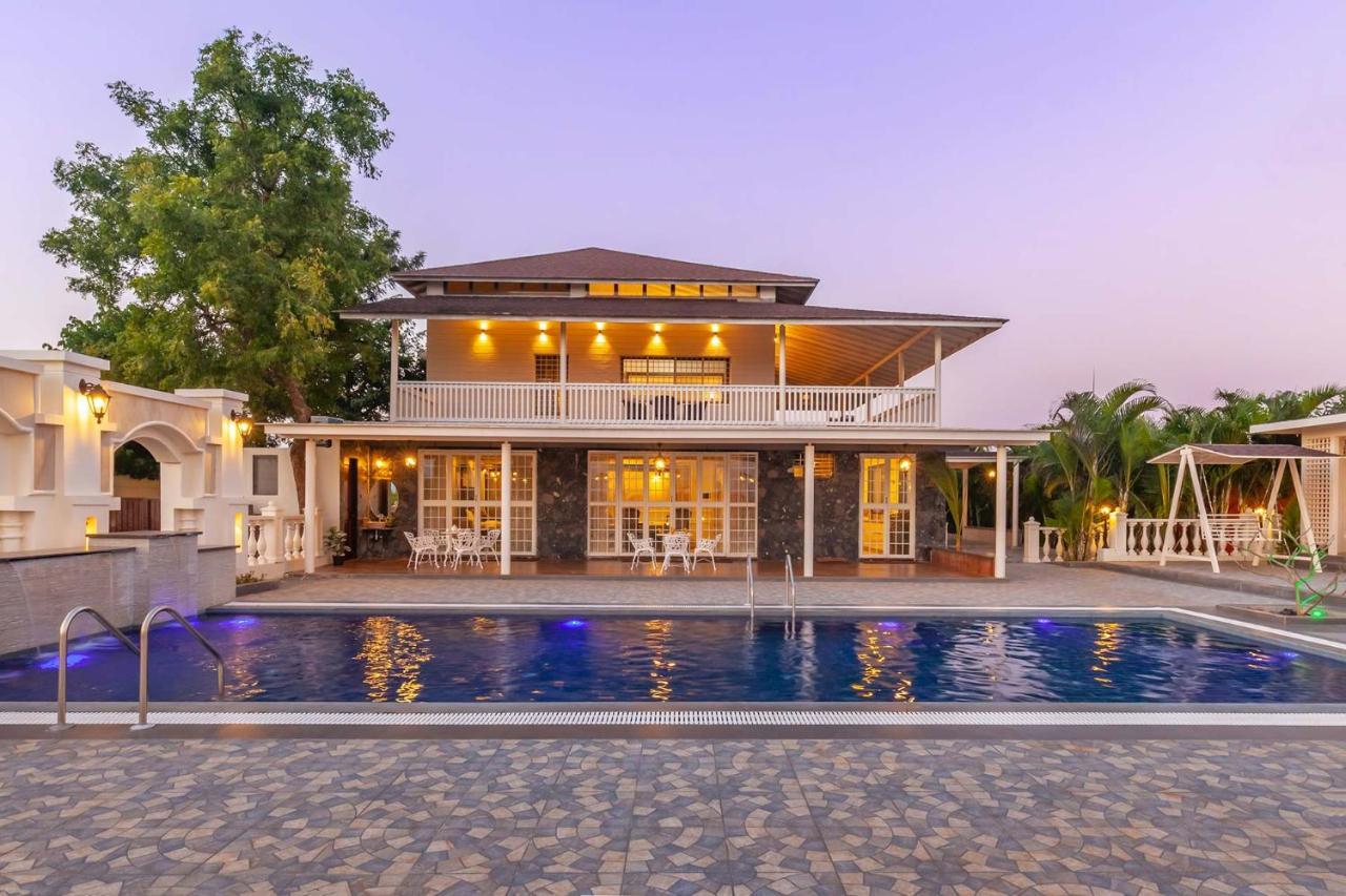 Stayvista'S Lake La Vie - Tranquil Lake-View Villa Amidst Farmland With Pool And Poolside Gazebo - Proximity To Sula Нашик Екстер'єр фото