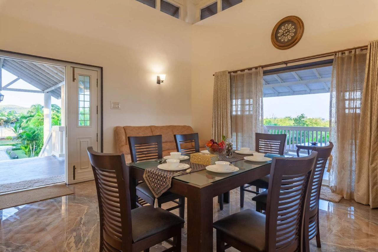 Stayvista'S Lake La Vie - Tranquil Lake-View Villa Amidst Farmland With Pool And Poolside Gazebo - Proximity To Sula Нашик Екстер'єр фото