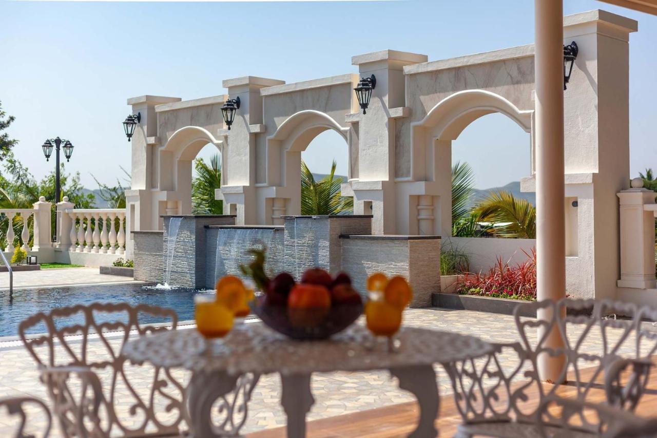 Stayvista'S Lake La Vie - Tranquil Lake-View Villa Amidst Farmland With Pool And Poolside Gazebo - Proximity To Sula Нашик Екстер'єр фото
