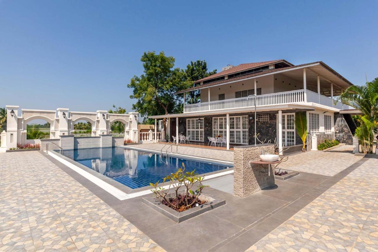 Stayvista'S Lake La Vie - Tranquil Lake-View Villa Amidst Farmland With Pool And Poolside Gazebo - Proximity To Sula Нашик Екстер'єр фото