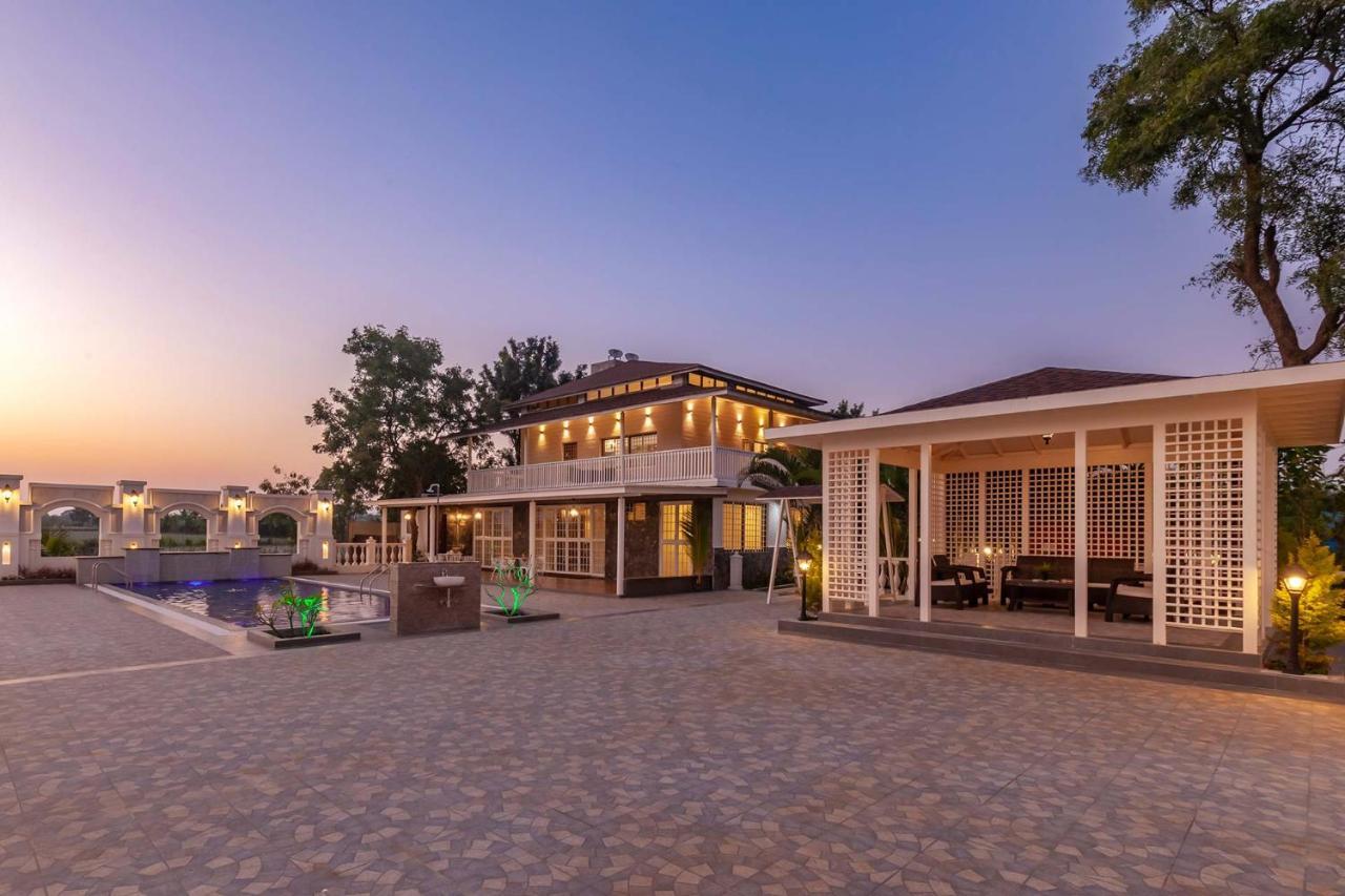 Stayvista'S Lake La Vie - Tranquil Lake-View Villa Amidst Farmland With Pool And Poolside Gazebo - Proximity To Sula Нашик Екстер'єр фото